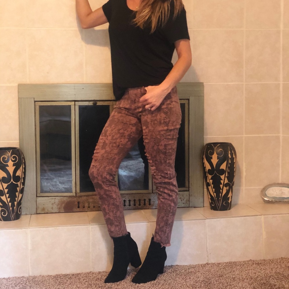 Snake me distressed skinnies